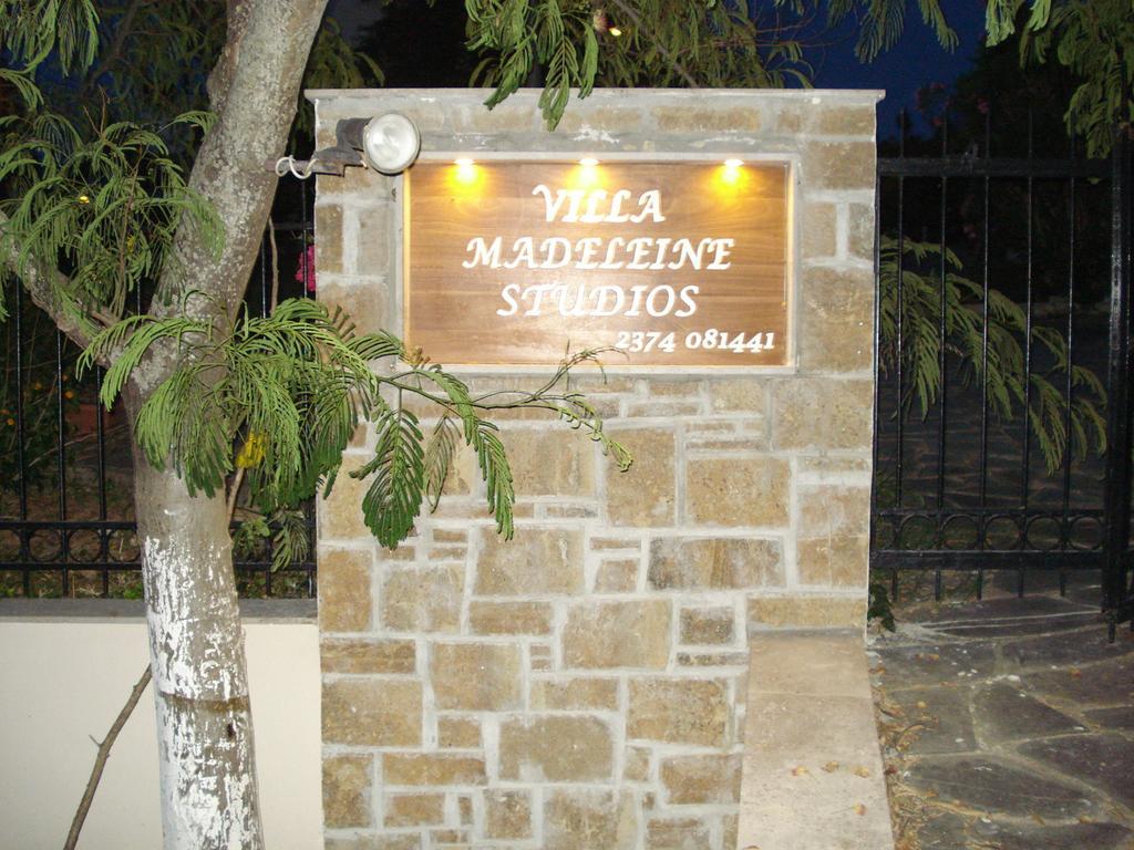 Villa Madeleine Tower View Néa Fókaia Exterior foto